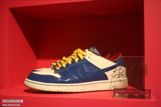 杰伦亲自设计的Jay Dunk2球鞋 +亲笔签名NIKE鞋