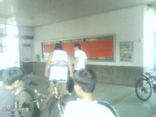 杰伦和歌迷的合影