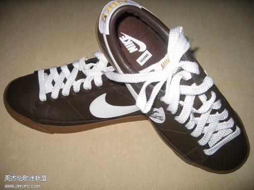 杰伦亲自设计的Jay Dunk2球鞋 +亲笔签名NIKE鞋
