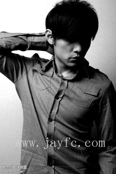 杰伦最新黑白写真
